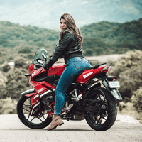 バイクでおなじみのレディースレザージャケット